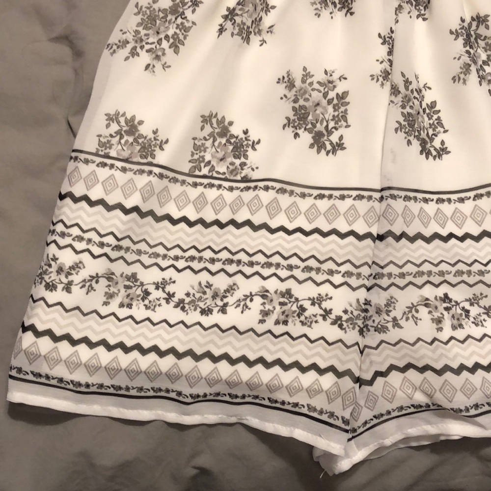 Floral Cold Shoulder Romper - Picture 4 of 4